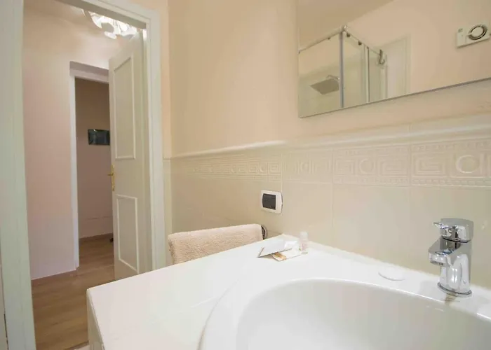 Swimming Pool & Free Park Center Appartement