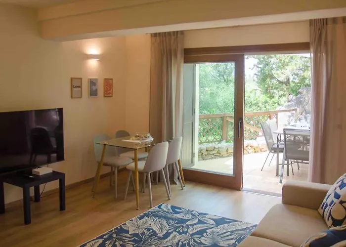 Swimming Pool & Free Park Center Apartman