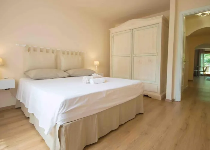 Swimming Pool & Free Park Center Appartement
