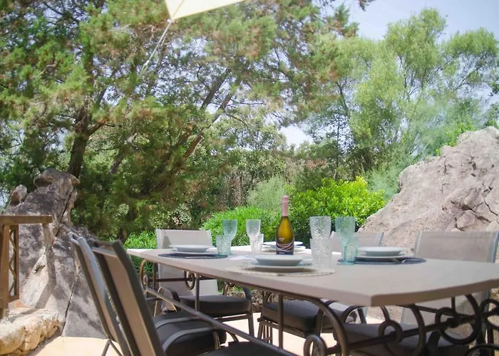 Swimming Pool & Free Park Center Apartman Porto Rotondo