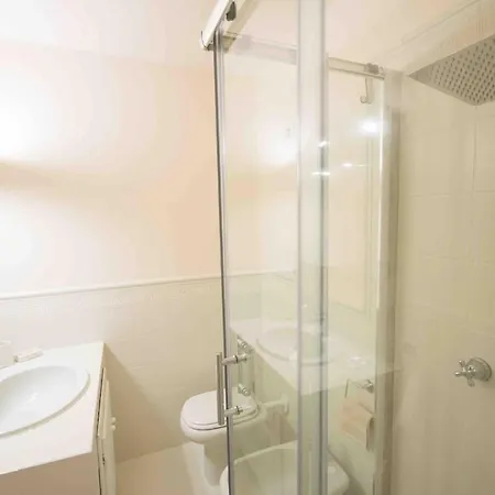 Swimming Pool & Free Park Center Appartement